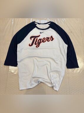 Nike Detroit Tigers Raglan Shirt Centre Swoosh Size Small Baseball Tee
